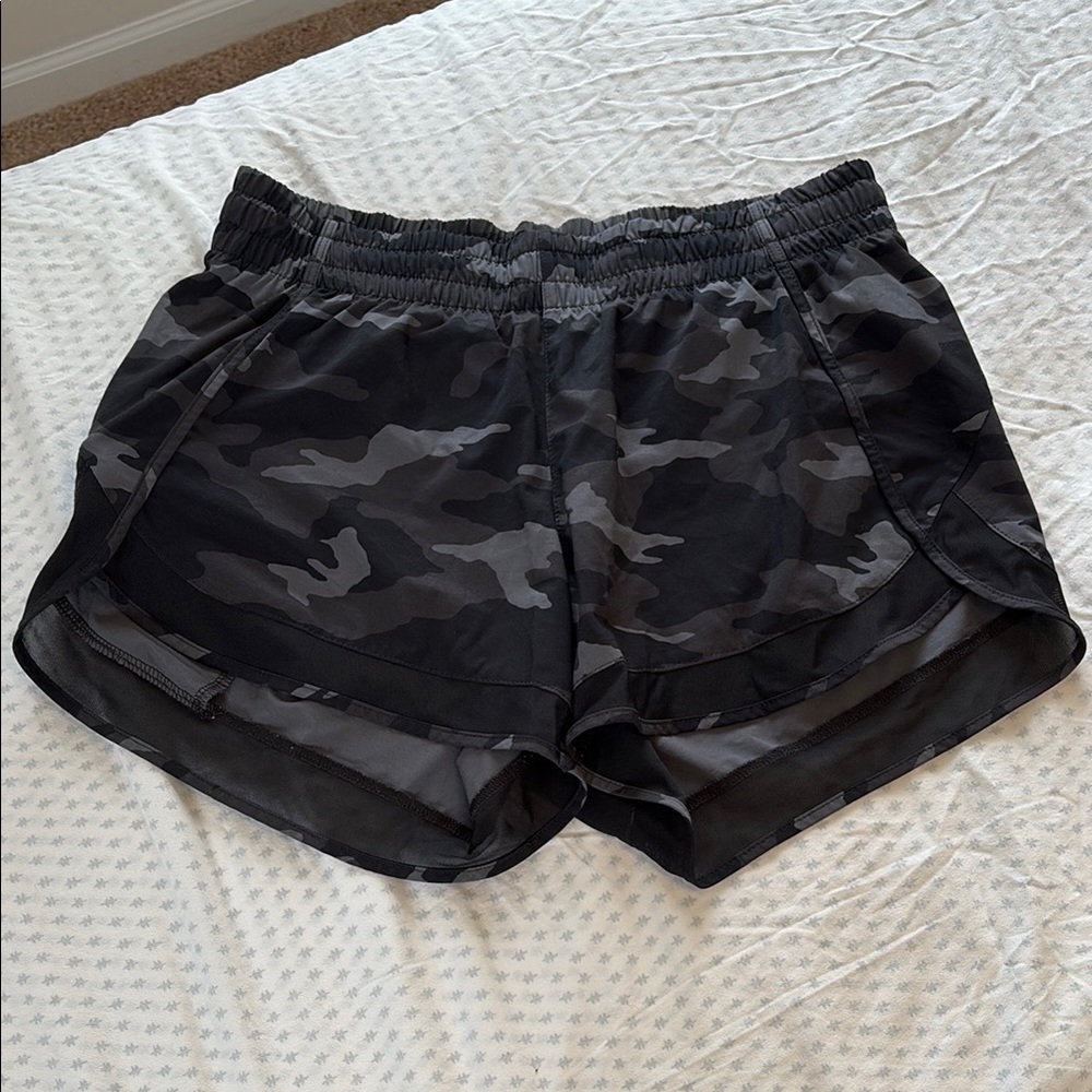 Athleta Black and Gray Athletic Shorts Lightweight Camouflage Design